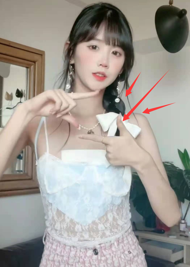 虎牙|虎牙又添丝袜女神，直播玩QQ飞车，网友：请主播保护好自己的隐私