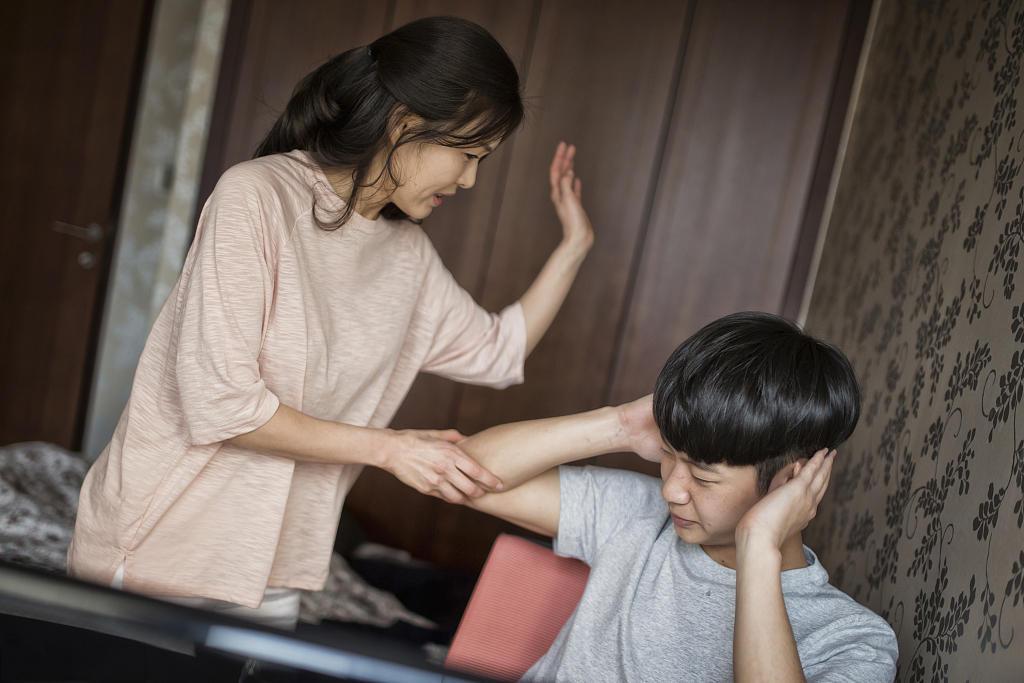 哑铃妈妈|初中这个年级是重要的“分水岭”，若孩子成绩掉下来就很难再追上