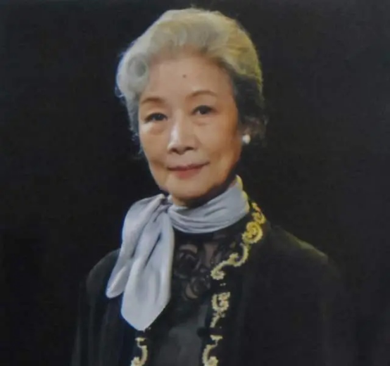 英雄岁月之王牌部队|儿子儿媳是圈内知名人物，女儿是国人骄傲，谁能有吕中的命好？