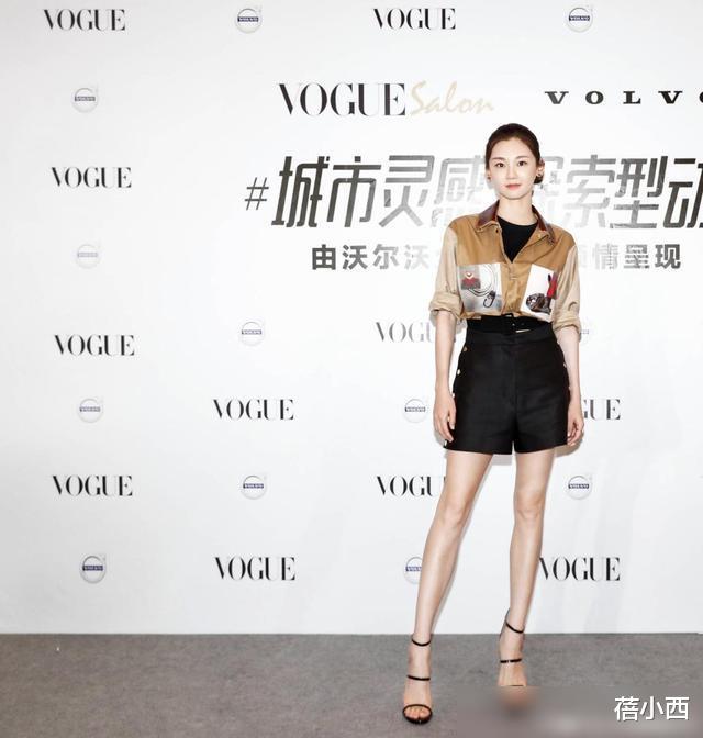 邹元清|郑恺老婆苗苗的气质真天然，穿T恤配印花裤就出门，根本无需美颜