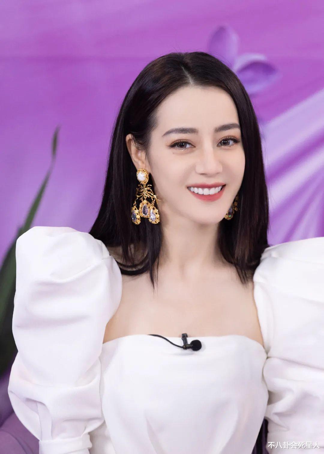 赵丽颖|女星们近照比美：杨幂国风裙清新，赵丽颖秀细腰，热巴建模脸精致