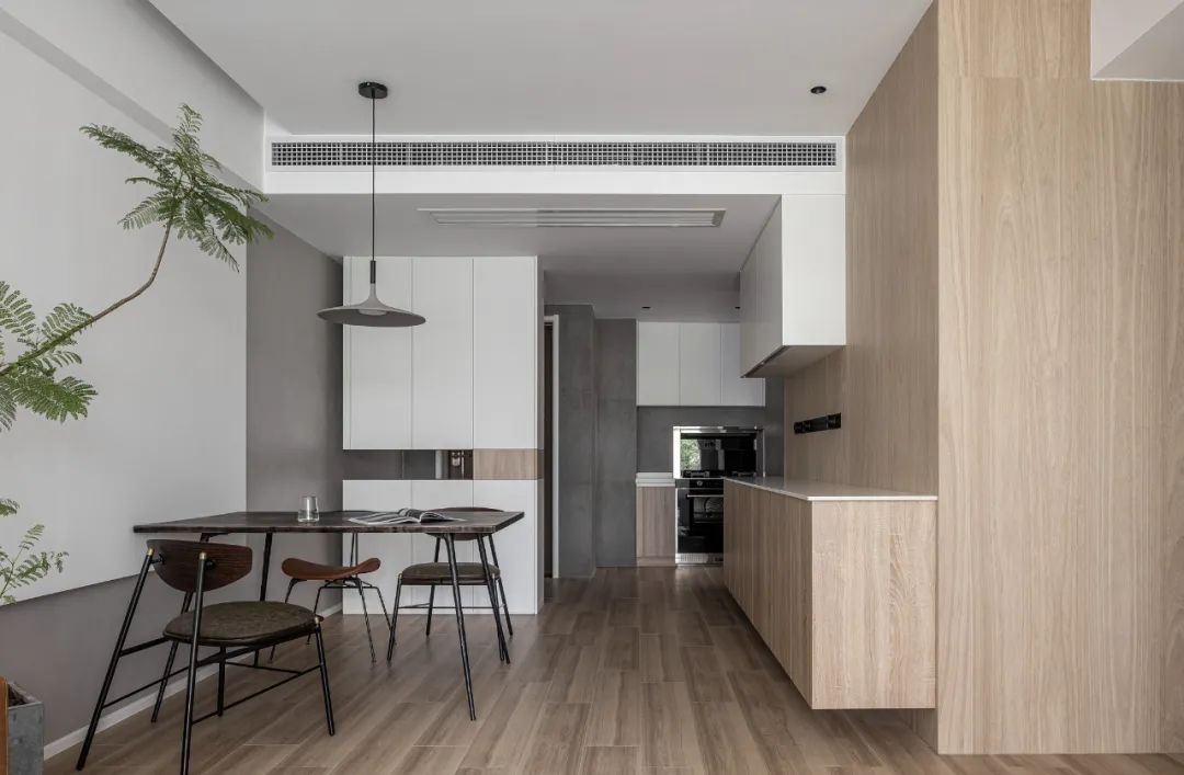 开放式厨房+整体动静分区规划，主卧套间+趣味互动设计