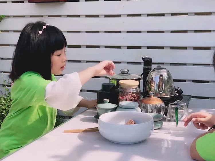 四楼80㎡荒废露台，DIY打造空中小花园，成了朋友们聚会的打卡地