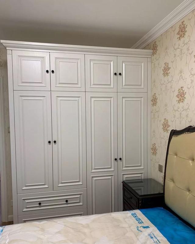 新房装修完工,坚持买成品家具,摆上就后悔了真难看,又不实用