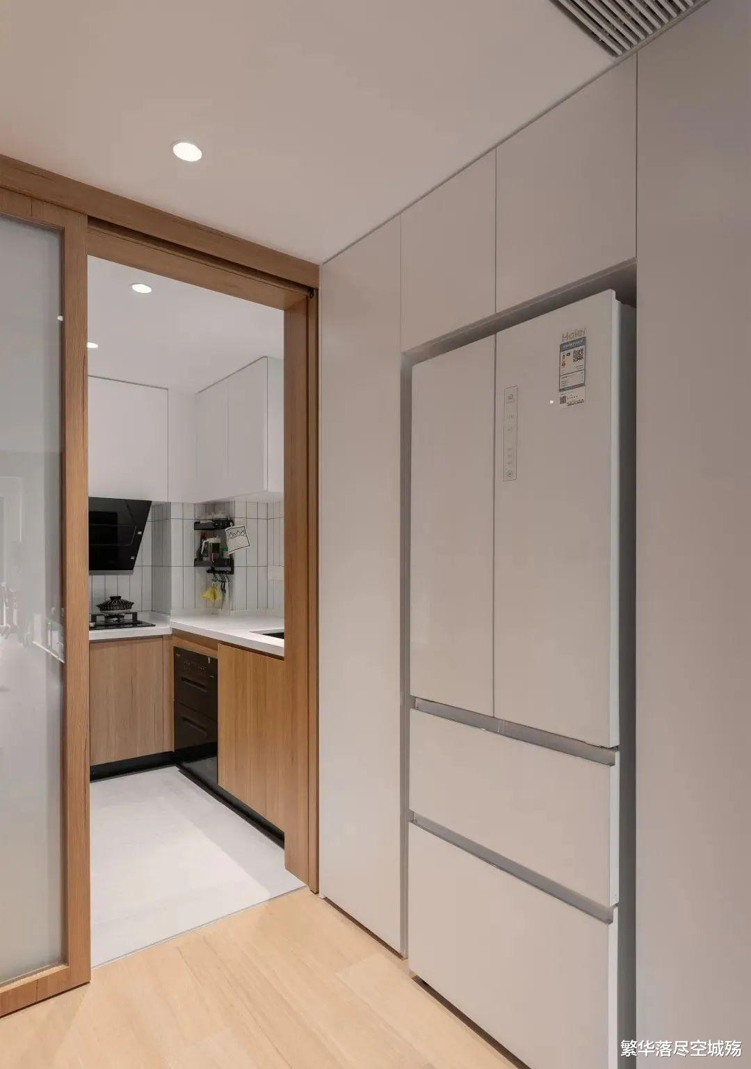 最新嵌入式冰箱这么美，塞到橱柜里立马隐形，为啥一直火不起来？