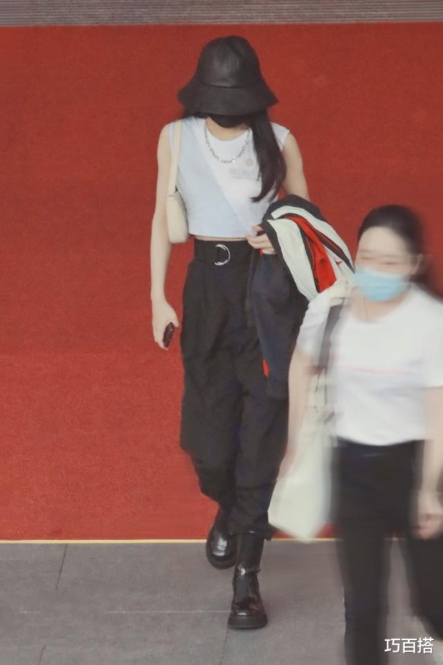 赵丽颖|33岁赵丽颖状态依然不差，不管是活动照还是私服穿搭，都很有排面