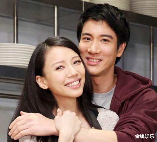 白梦妍|口碑出现大反转！李靓蕾在社交平台上，拉黑众多批评她的网友