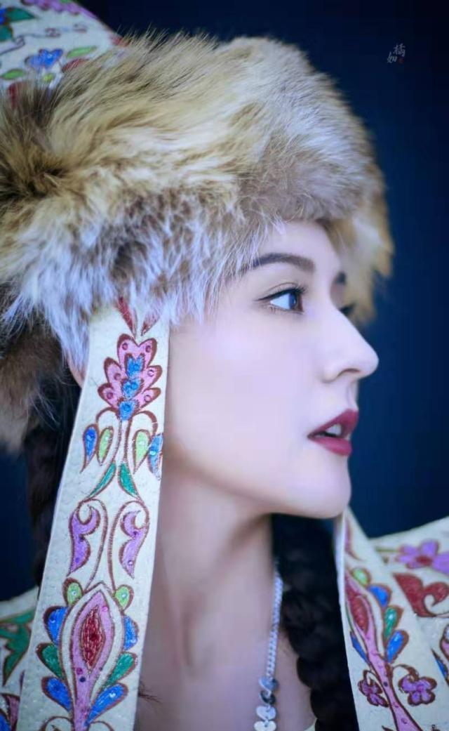 热依扎|最美素颜女星！曾说希望有一天靠演技上热搜的热依扎成功了，好棒