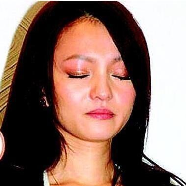 张靓颖|最惨天后们的悲剧人生：被亲妈吸血，被闺蜜插刀，被渣男骗了6亿