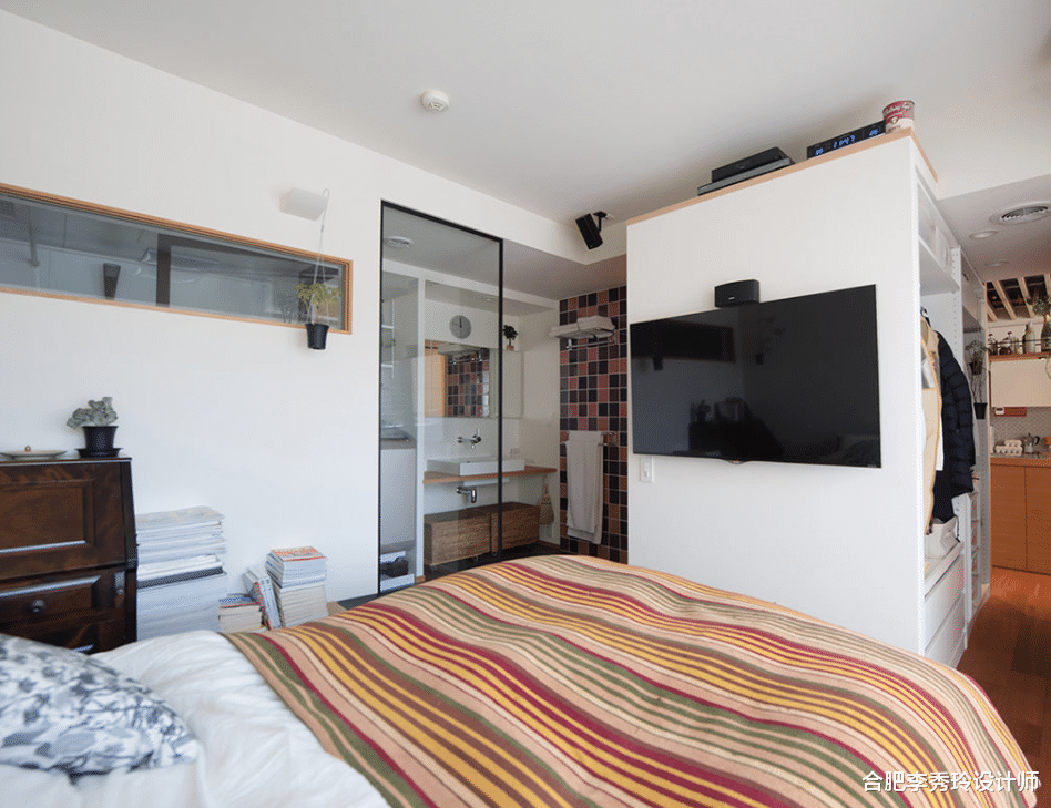 我这有一套装修模板,餐厅和衣帽间只有一扇门,共用一面柜,省钱