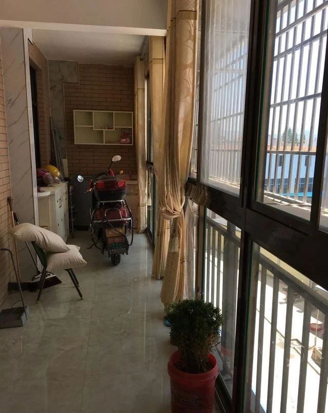 |晒下我家四层的自建房，花了80万，超爱院子里的鱼池和菜地