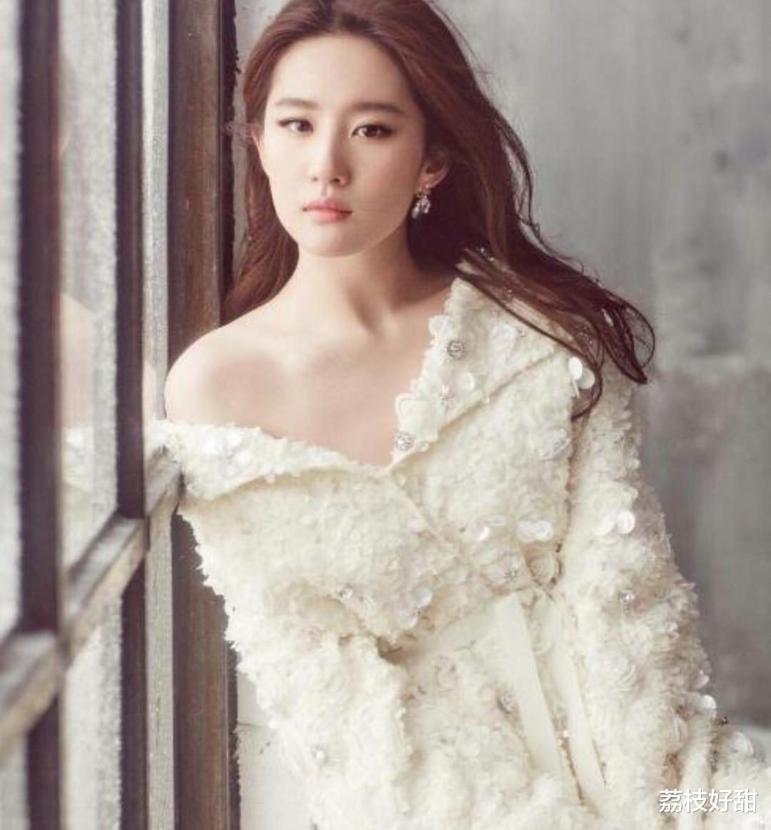 刘亦菲|刘亦菲逛街状态，美女还是美女。