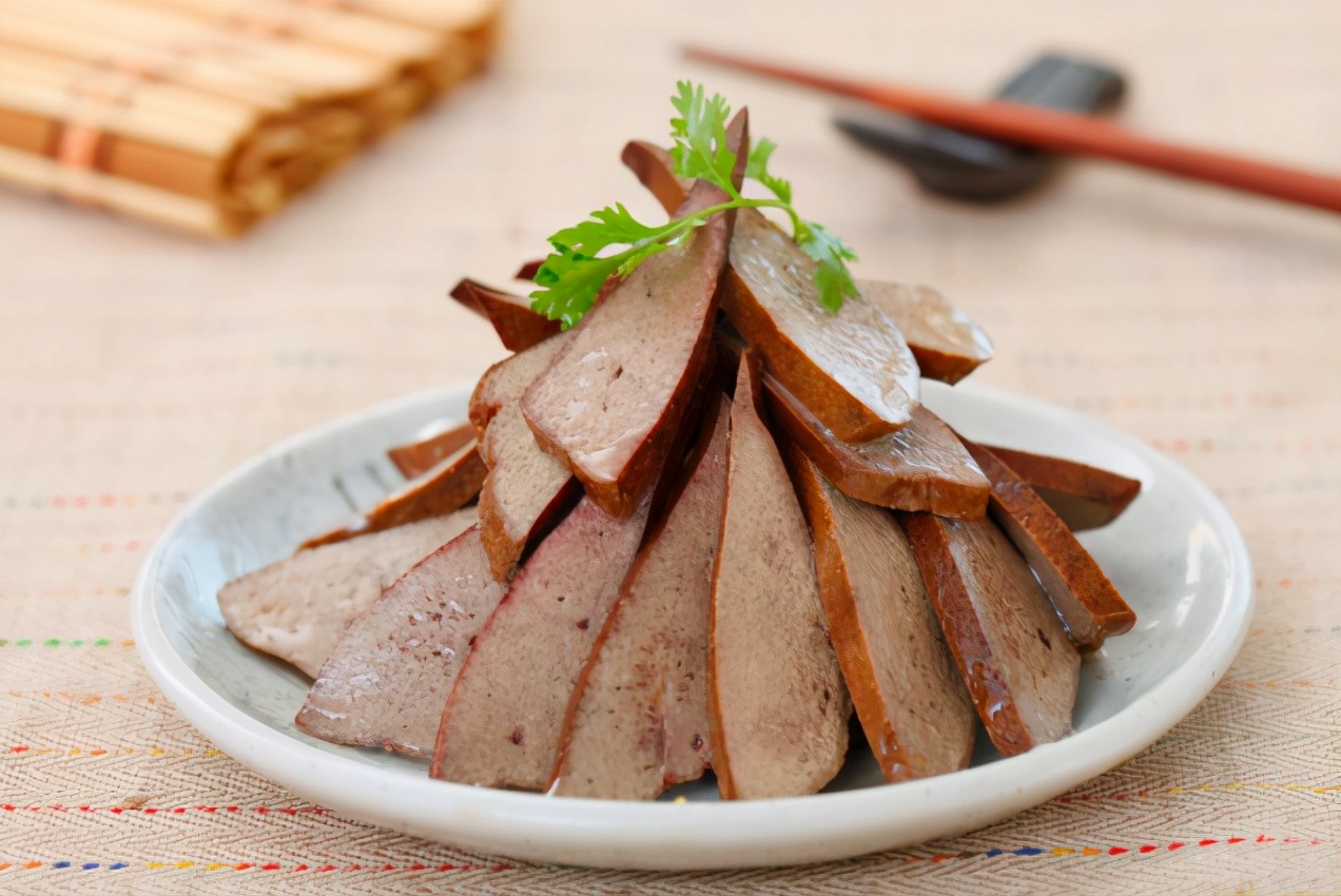 胆固醇|胆固醇高不能吃鸡蛋?91岁内科教授:不想胆固醇升高,要远离2物