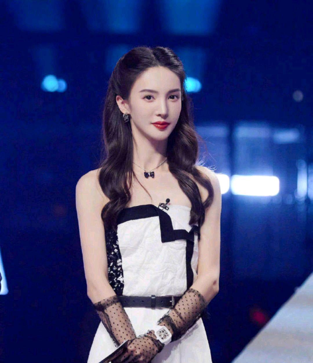 陈数|《追光吧！》与《披荆斩棘的哥哥》，节目主持人的比较