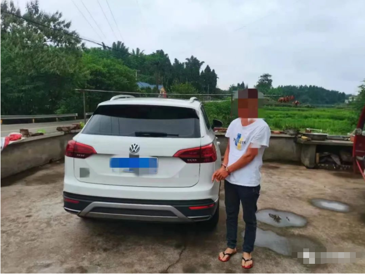 民警 光天白日!富顺一人现金被盗