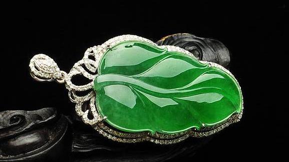 艺术品|翡翠的经历几经波折，翡翠行业大赚一笔，好翡翠百年一遇