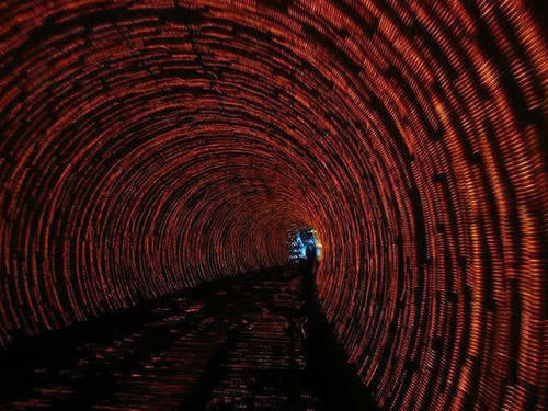 行星 穿越时空隧道奇闻：时光倒流是真的吗？