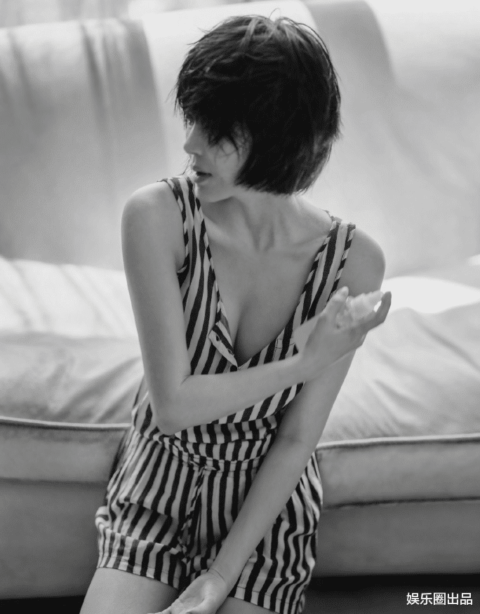 许晴|52岁许晴穿睡衣大片，状态傲人引起热议，名场面再次被重提