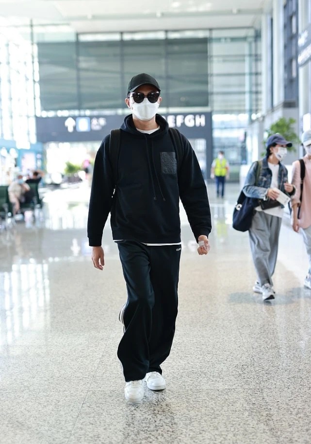 张智霖|男人想年轻，不要乱穿衣！看张智霖的造型，50岁穿出20多岁的状态