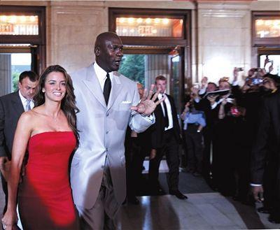 奥尼尔|拿到巨额分手费，球星前妻现状如何？皮蓬前妻潇洒，奥胖太尴尬