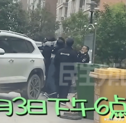 爱自由的梦游者 河南男子将车停自家小区被物业围殴，业主集体声讨：没有安全感