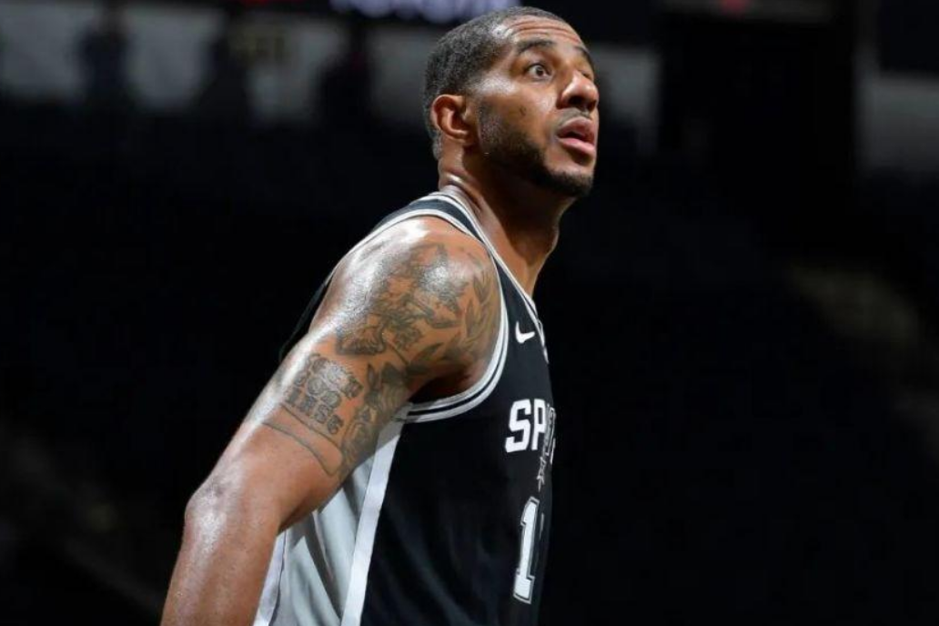 篮网队|阿德加盟篮网被骂，湖人抢下庄神被夸，一个老将一个在巅峰谁尴尬