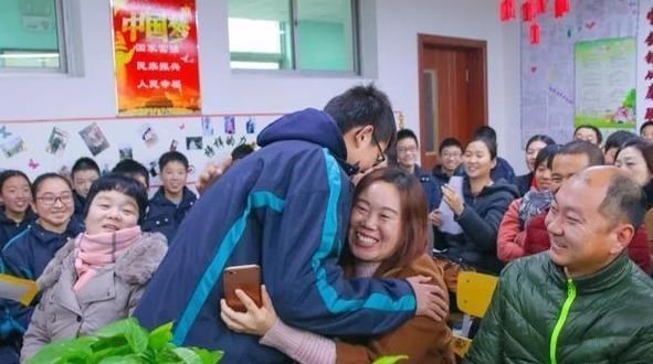 发型|初中生发型标准出炉,女生看后很难接受,男生吐槽直接让剃光得了