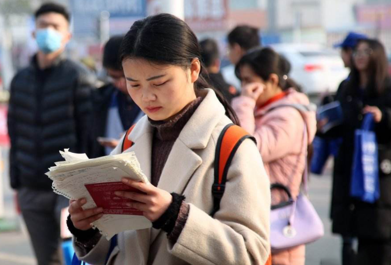 政审|公务员笔试第一名被刷掉,考生心生质疑,得知真相后欲哭无泪