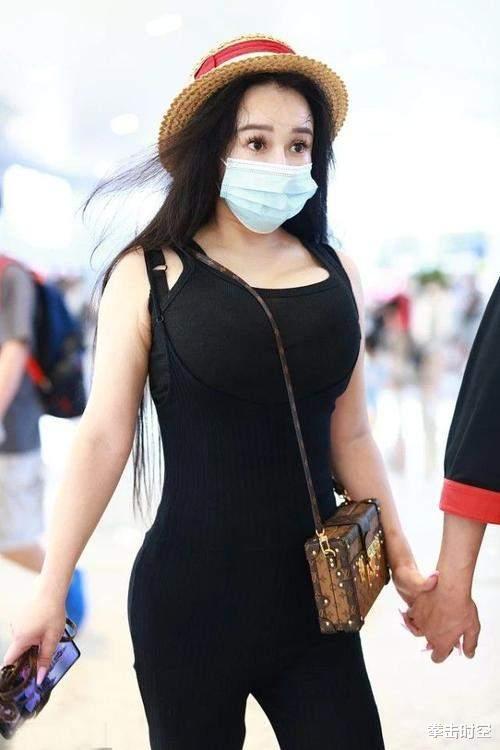 高圆圆|冉莹颖又曝近照！邹市明娇妻靠美颜上镜，网友：怎么小了，像妖精