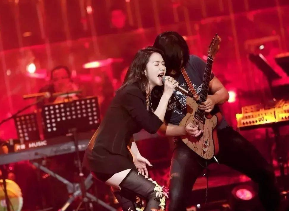 谭维维|39岁谭维维晒健身照，“马甲线”好迷人，坦言瘦身秘籍是这2点