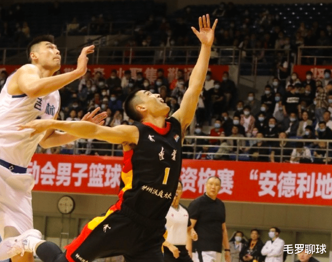 赵继伟|深夜23点，高诗岩宣布新赛季去向，还调侃赵继伟：欢迎加入我们队