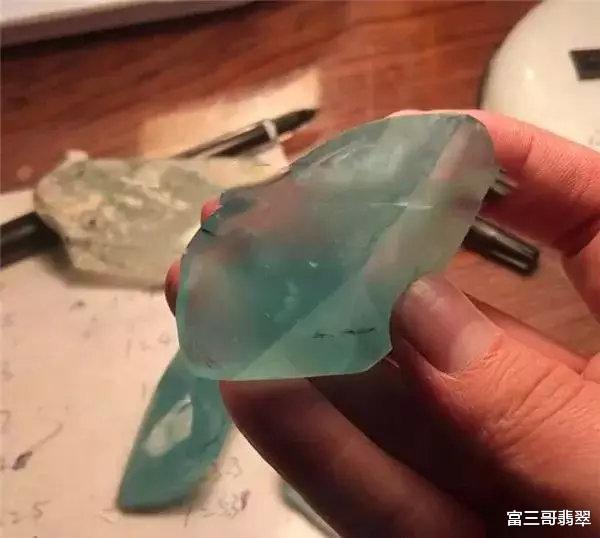 翡翠|玉赏 | 极品天空蓝翡翠，美到失语