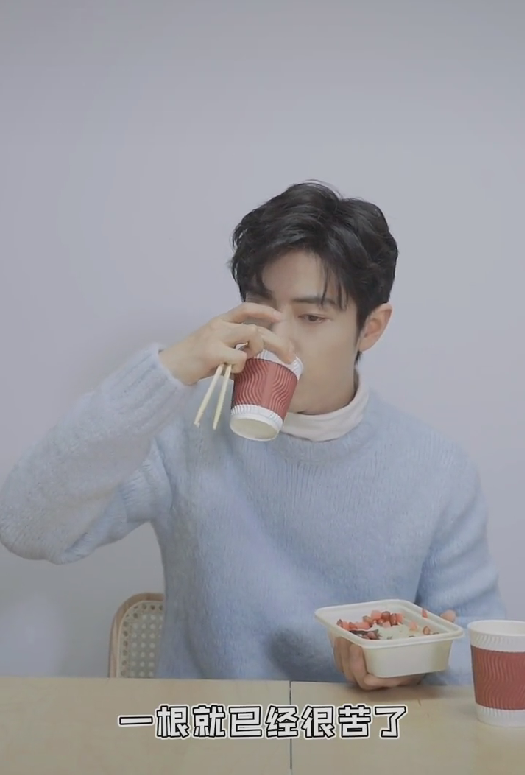 肖战|肖战小寒给大家送祝福，不吃黑蒜却十分尊重，本人被赞情商高