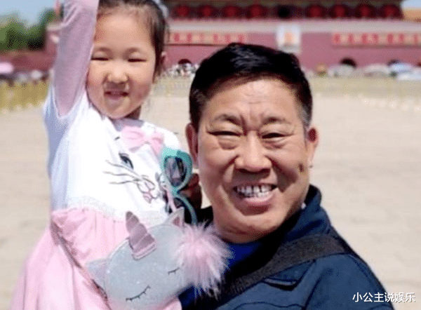 侯祥|他是“最丑”国家一级演员，曾被人当成人贩子，反派脸遗传外孙女