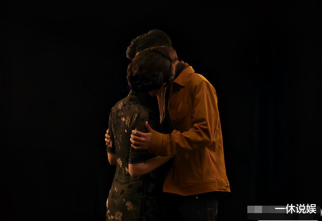 肖战|肖战和52岁阿姨合作拍“吻戏”,网友:伤害不大,侮辱性极强