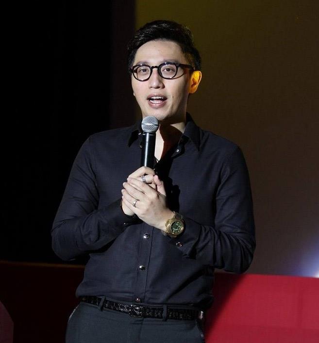 华少|“中国好舌头”华少的毁灭史，走到今天这个地步又能怪谁？