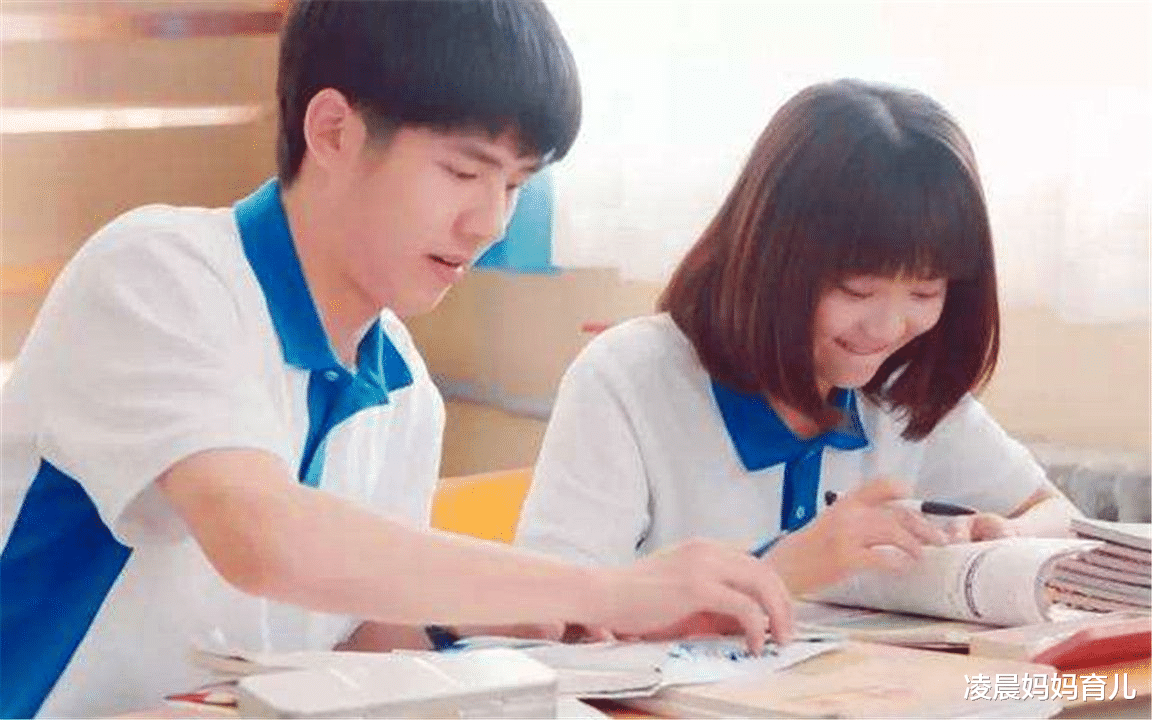 凌晨妈妈育儿|初中生将自己反锁家中,妈妈声泪俱下:“我不想你走我们的老路”