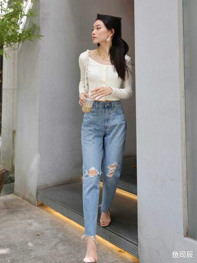 鱼司辰|优雅风格的穿搭技巧，这几款衣服很减龄，秋季这样穿就很美