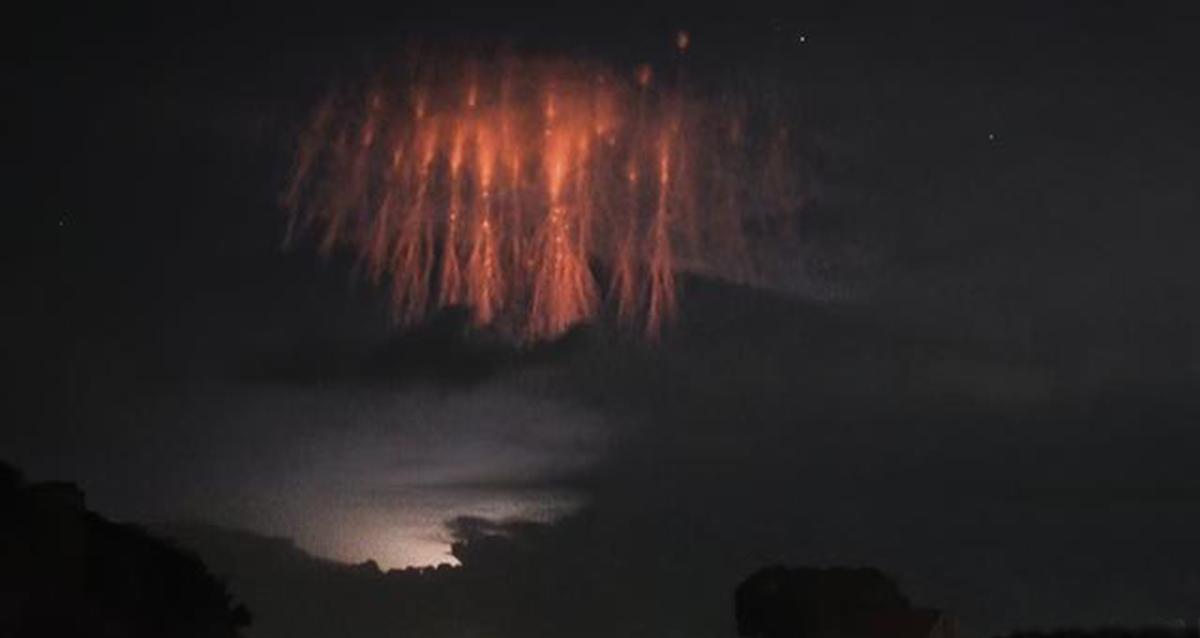 外星生物进入大气层?雷雨后,专家发现90千米高空出现“水母群”