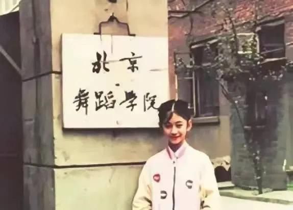 李小冉|演员李小冉，40岁苦尽甘来，5个亿随便花，被丈夫宠成宝