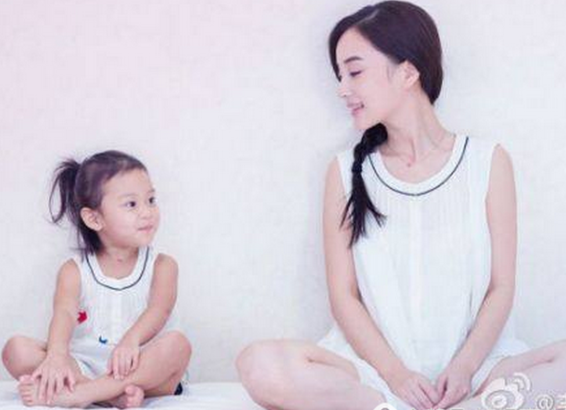 钟丽缇|女明星们和孩子的照片，钟丽缇的三个女儿个个都是美女，贾静雯太可爱