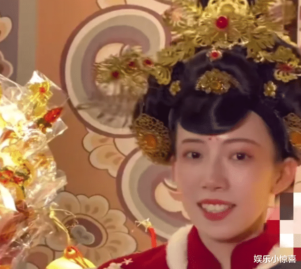 冯佳晨|网友偶遇“不倒翁小姐姐”皮卡晨，满脸沧桑黑眼圈重，看着像45岁