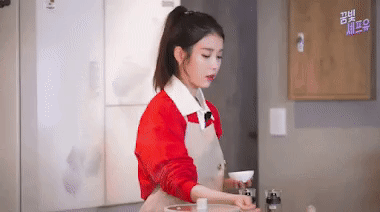 去不掉的个性|IU在烹饪中令人感动的时刻，证明她在厨房里和我们一样