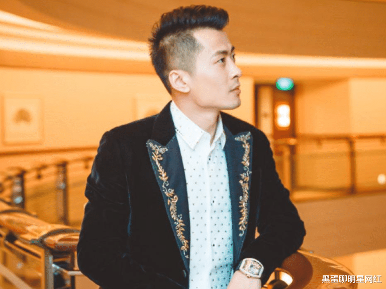 央视网|辛巴为“丁老五”刷20万礼物，多名八卦主播不满，李舒克直播吐槽