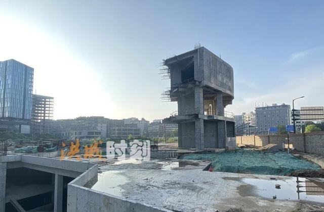 南昌|奇葩！南昌这里竖起来了一个“半成品”建筑！又没动静了..