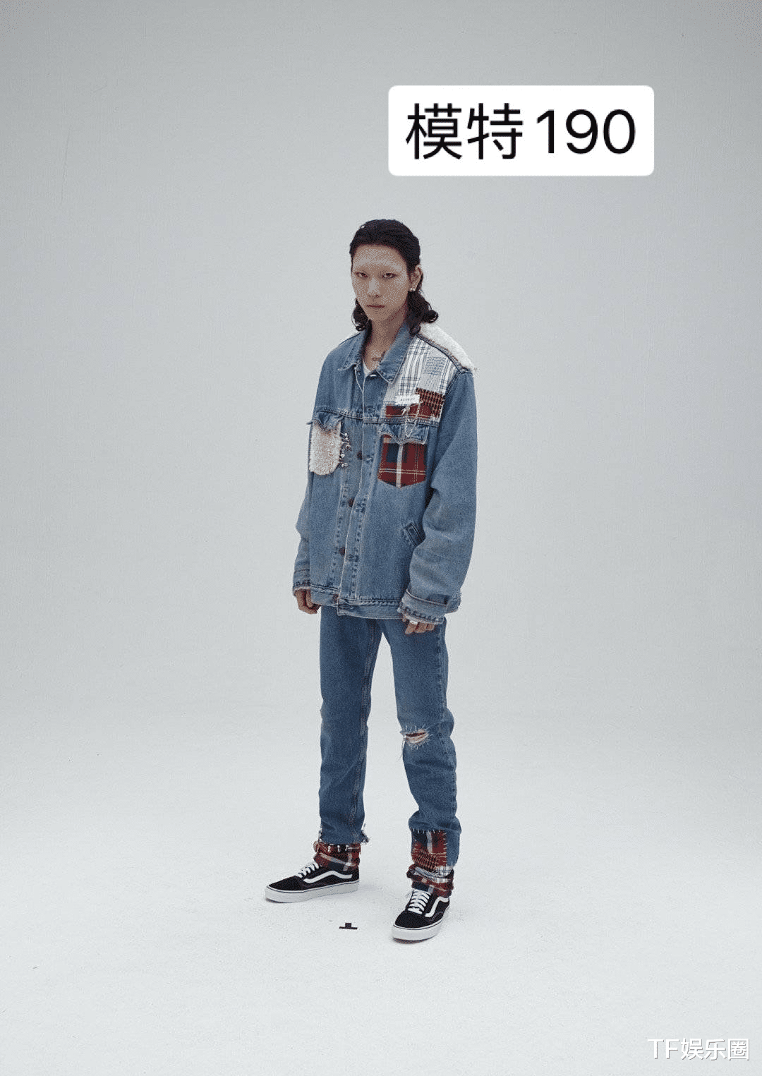 刘耀文|时代峰峻区别对待刘耀文，为平均团队身高，让183的他穿最矮的鞋