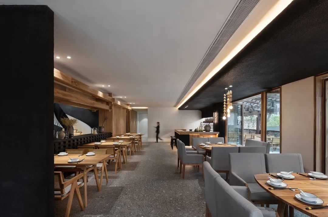 荐设 谢江明作品重庆天地餐厅：“雾食”，更务实