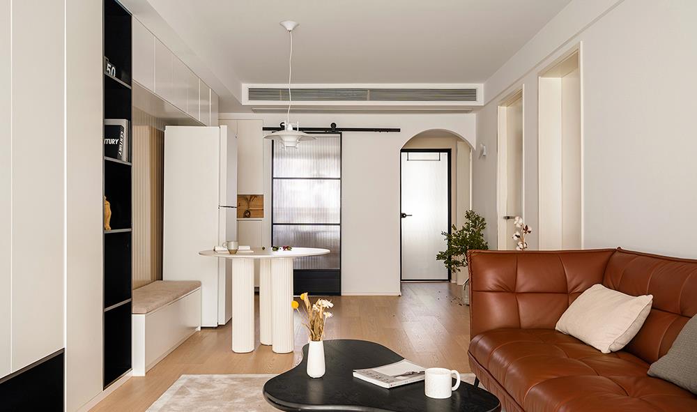 她家客餐厅能做装修模板了!共用5米6长收纳柜,多重功能加分不少