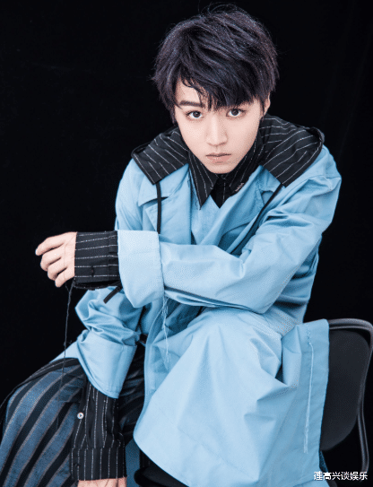 王俊凯|何炅：我红的时候你还没出生呢！王俊凯的霸气回怼，赢得全场掌声