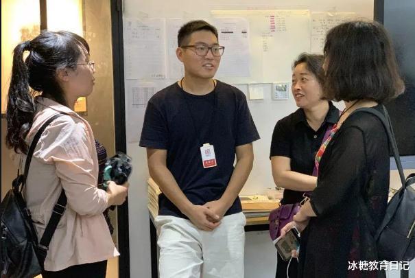 |儿子高考结束后，爸爸秒退班级群并拉黑老师，直言仿佛重获新生